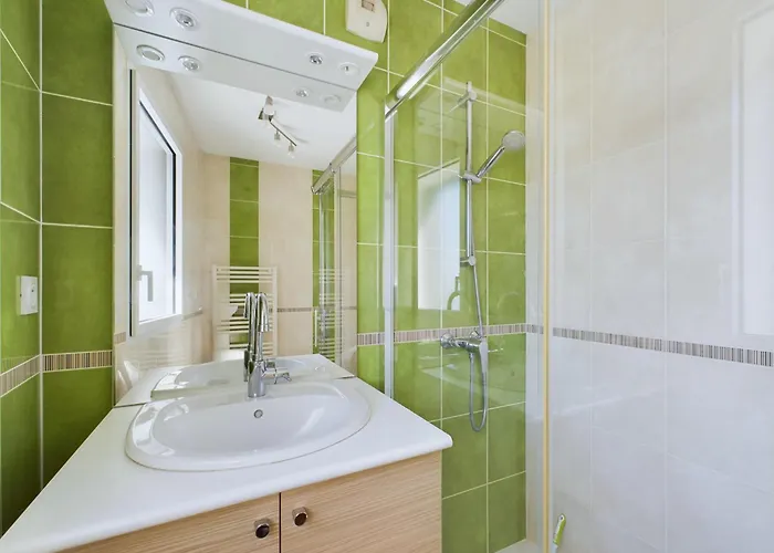 Vue Directe Port Des Sables 4 Adultes-2 Enfants