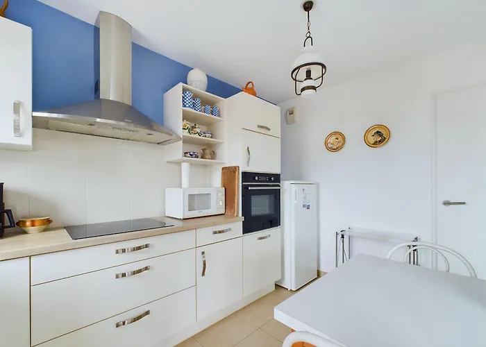 Vue Directe Port Des Sables 4 Adultes-2 Enfants